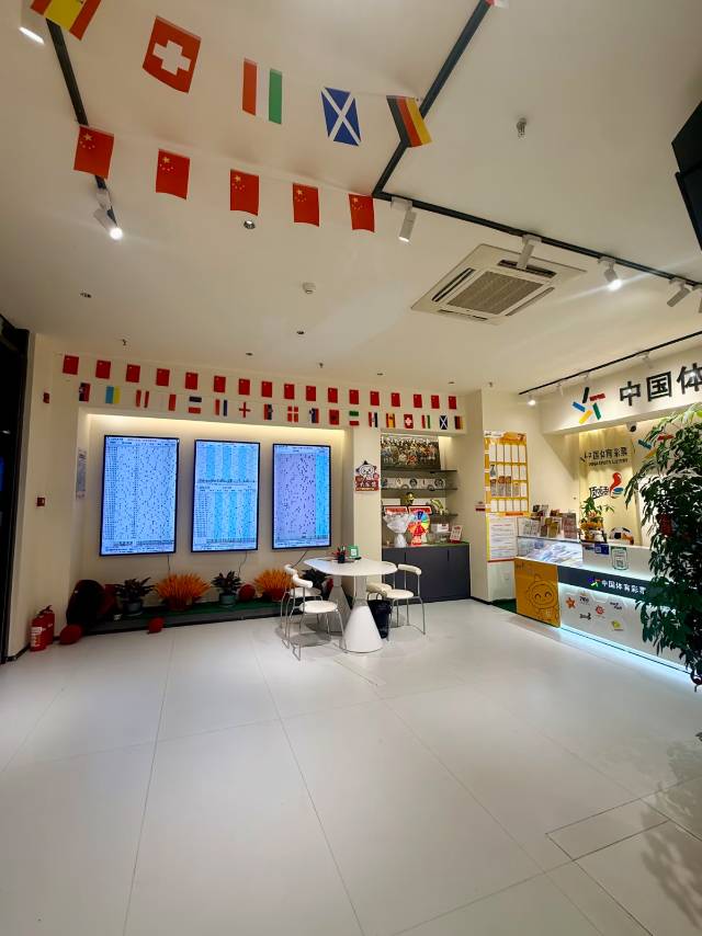 中山坦洲界狮南路55号彩票门店门头灯箱实拍